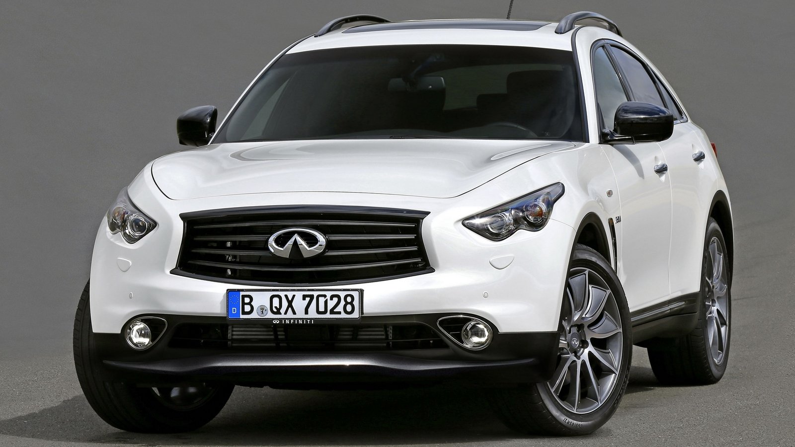 Comparison Infiniti QX50 2016 vs Infiniti QX70 2016 SUV Drive